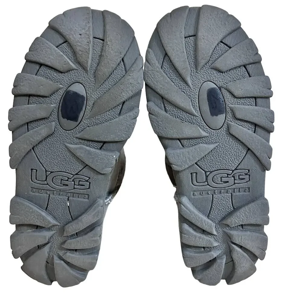 UGG Australia - Essential Short Classic - Boots - Gray - Women's - 6 - S/N 5835